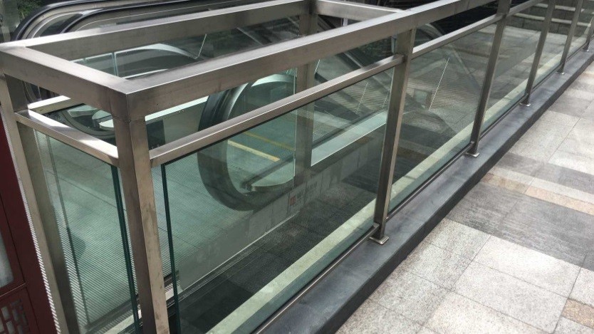 不銹鋼膠夾玻璃欄桿 不銹鋼膠夾玻璃欄桿