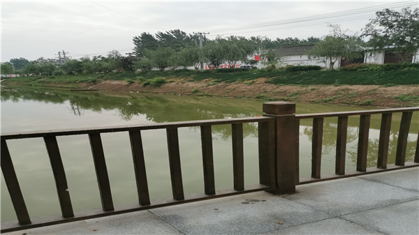 不銹鋼護欄經(jīng)常淋雨就一定會生銹嗎？